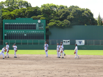 普段はなかなか広い球場で練習出来ないので野球部員は皆のびのびプレーしてました。